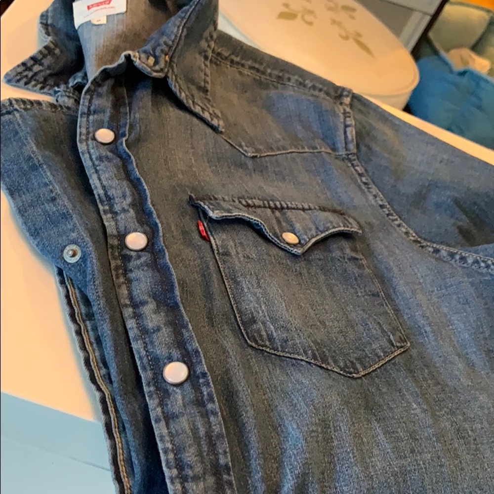 Levi’s denim shirt sleeve shirt